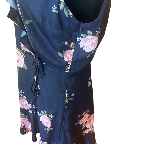 Alter’d State Navy Floral Wrap Dress | NWT Size L - Picture 5 of 6